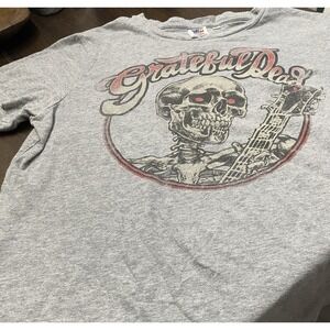 Grateful Dead T-shirt Medium Gray SS Junk food Generic Skull/Guitar Jerry